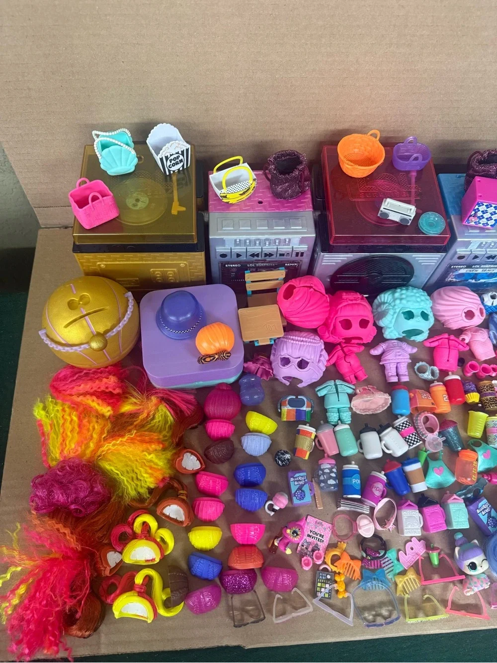 Awesome!!  L.O.L. Surprise! Dolls & Accessories Bulk !!!!